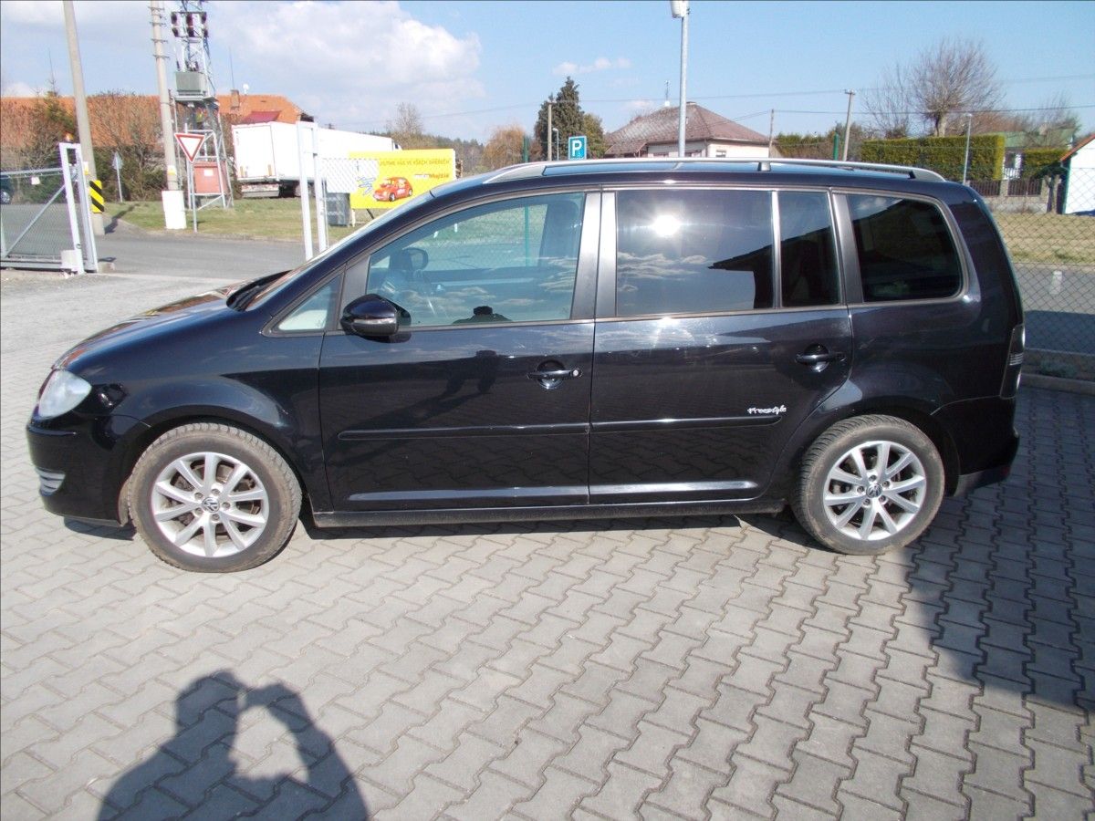 Volkswagen Touran, 1,9 TDI DIGIKLIMA 7 MÍST NOVÁ - fotka 6