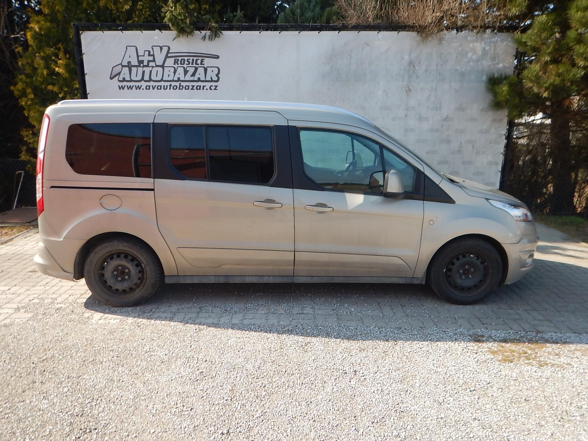 Ford Tourneo Connect, 1.6 TDCi, 7 MÍST - fotka 6