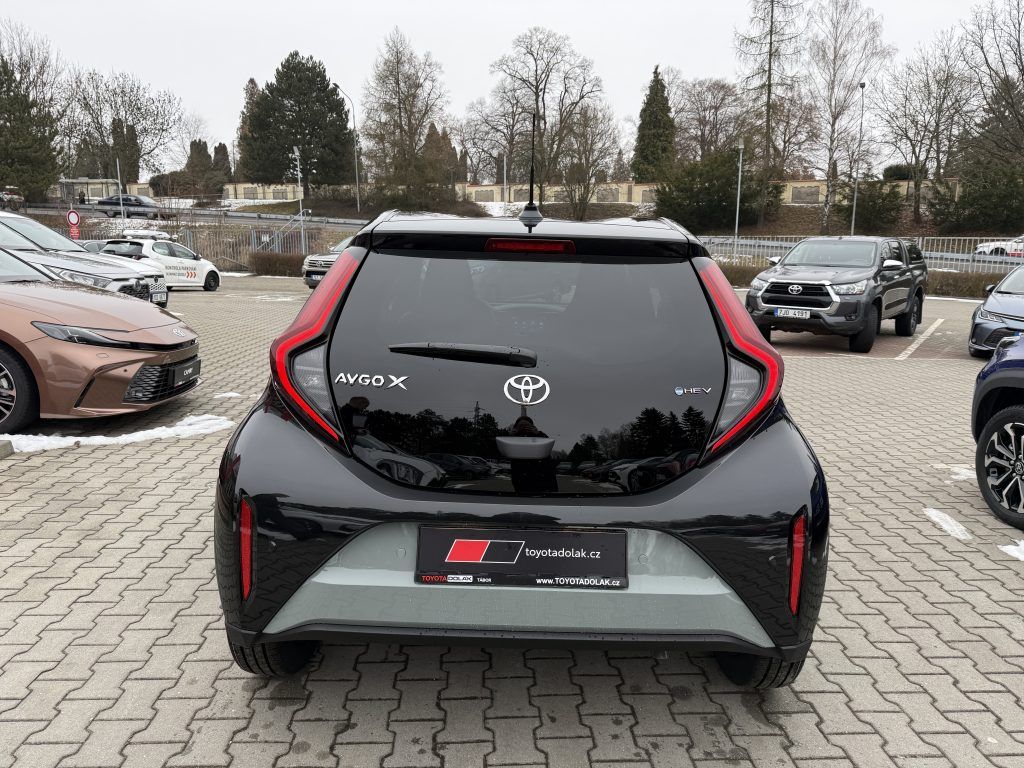 Toyota Aygo, 1.5 Hybrid MC26 Style Smart - fotka 4