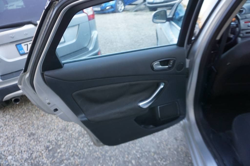Ford Mondeo, 1,8 NOVÉ V ČR - fotka 5