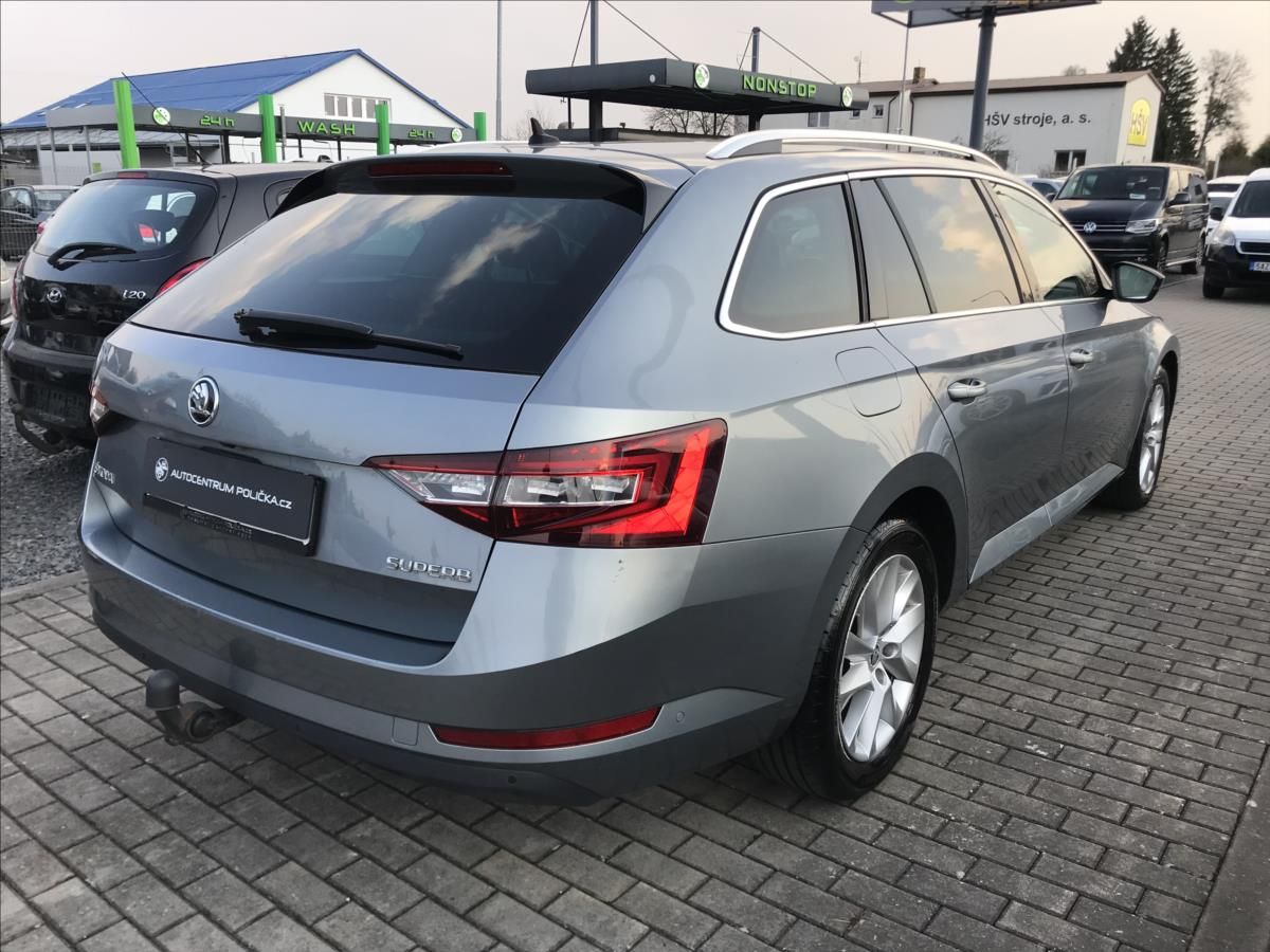 Škoda Superb, 1,6 - fotka 5