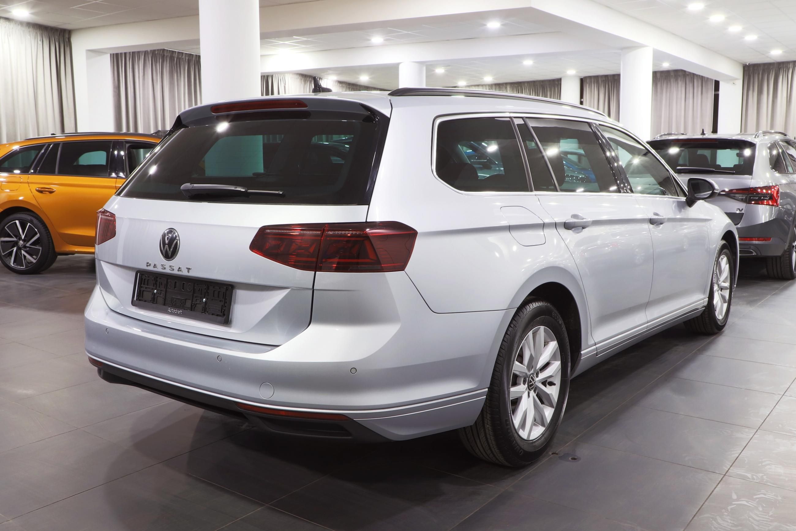 Volkswagen Passat Variant, 2.0 TDI 110kW DSG / Matrix - fotka 3
