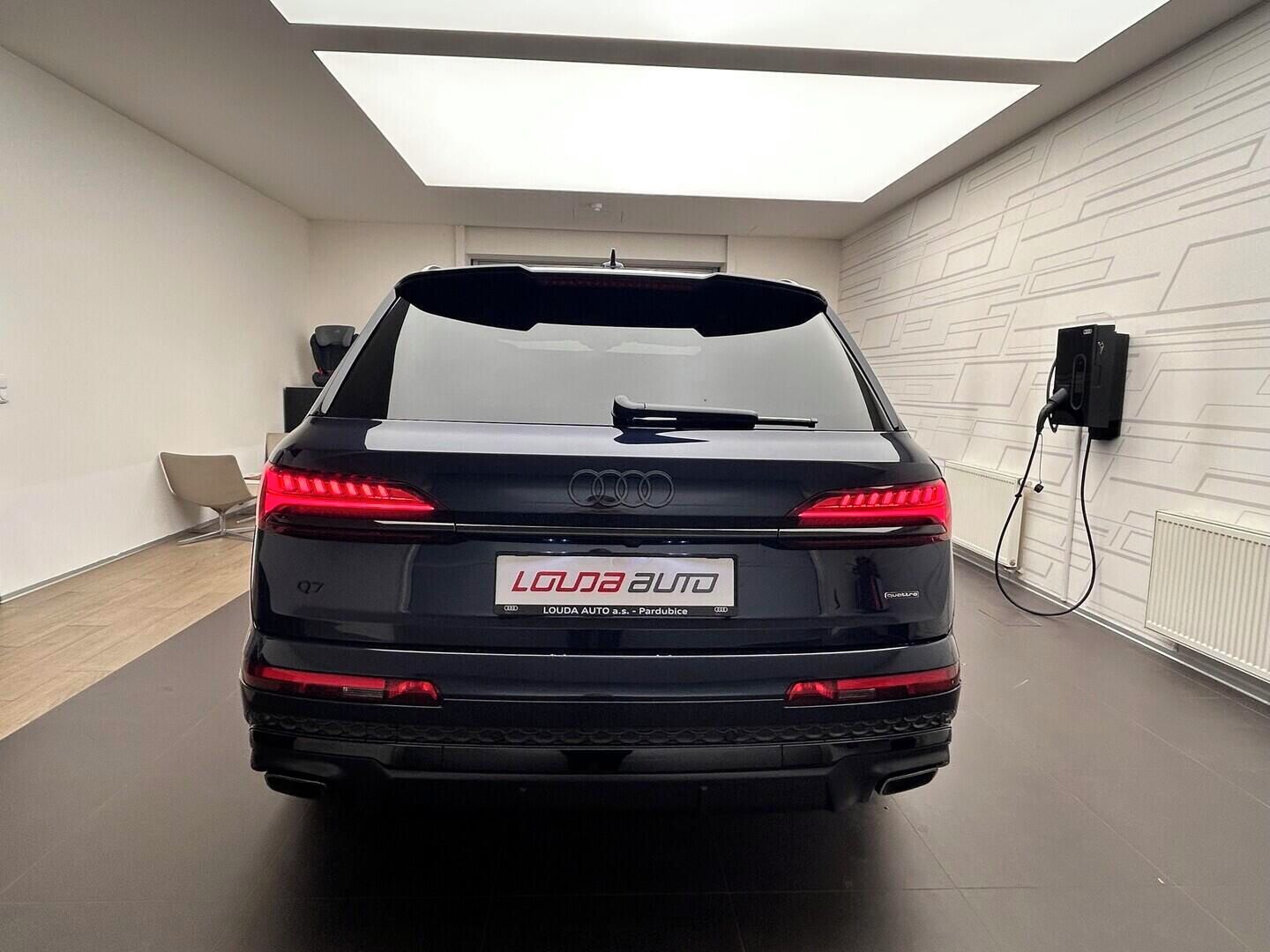 Audi Q7, SUV S line TDI quattro 210 kW - fotka 5