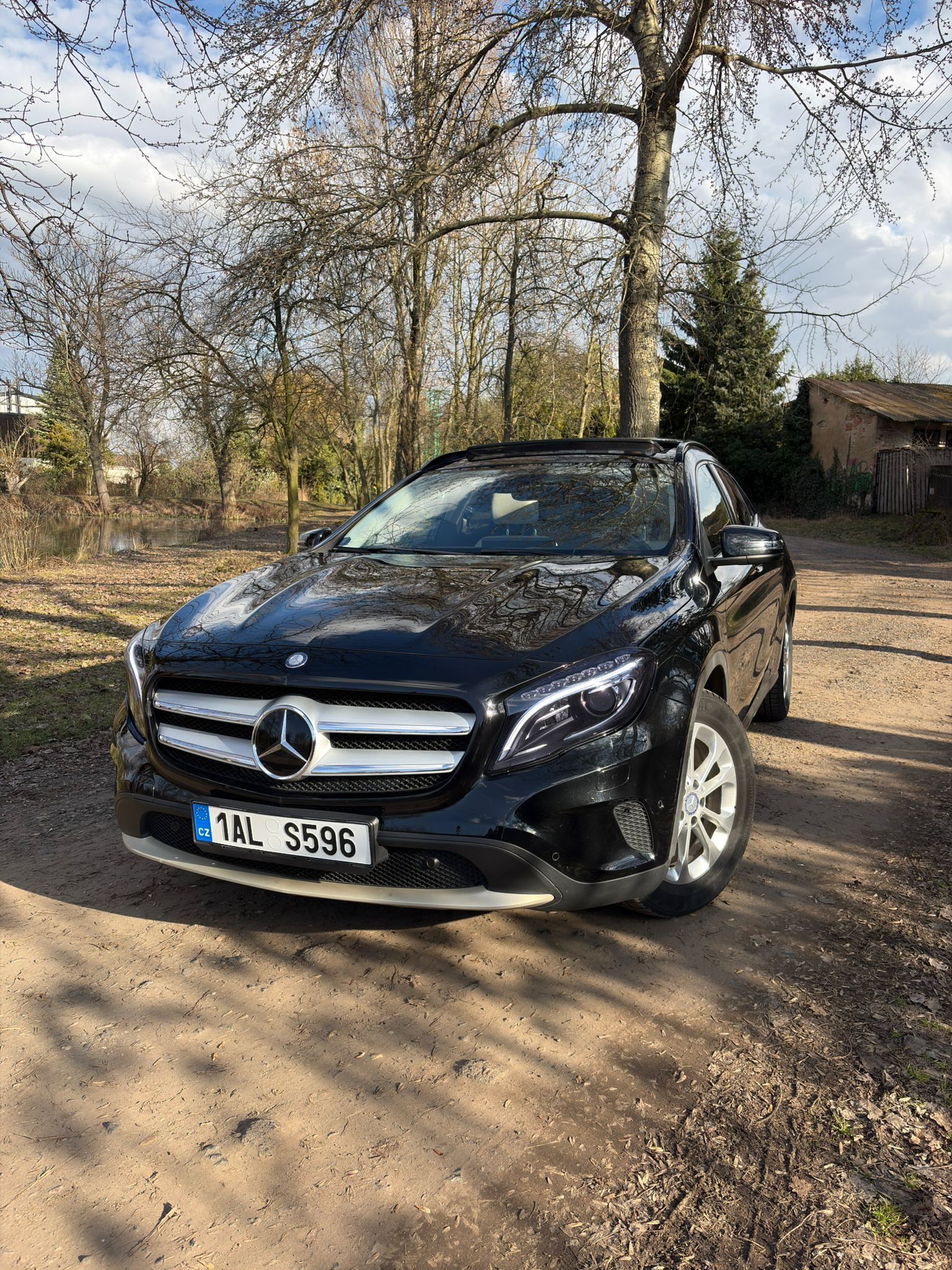 Mercedes-Benz GLA, Top výbava - fotka 2