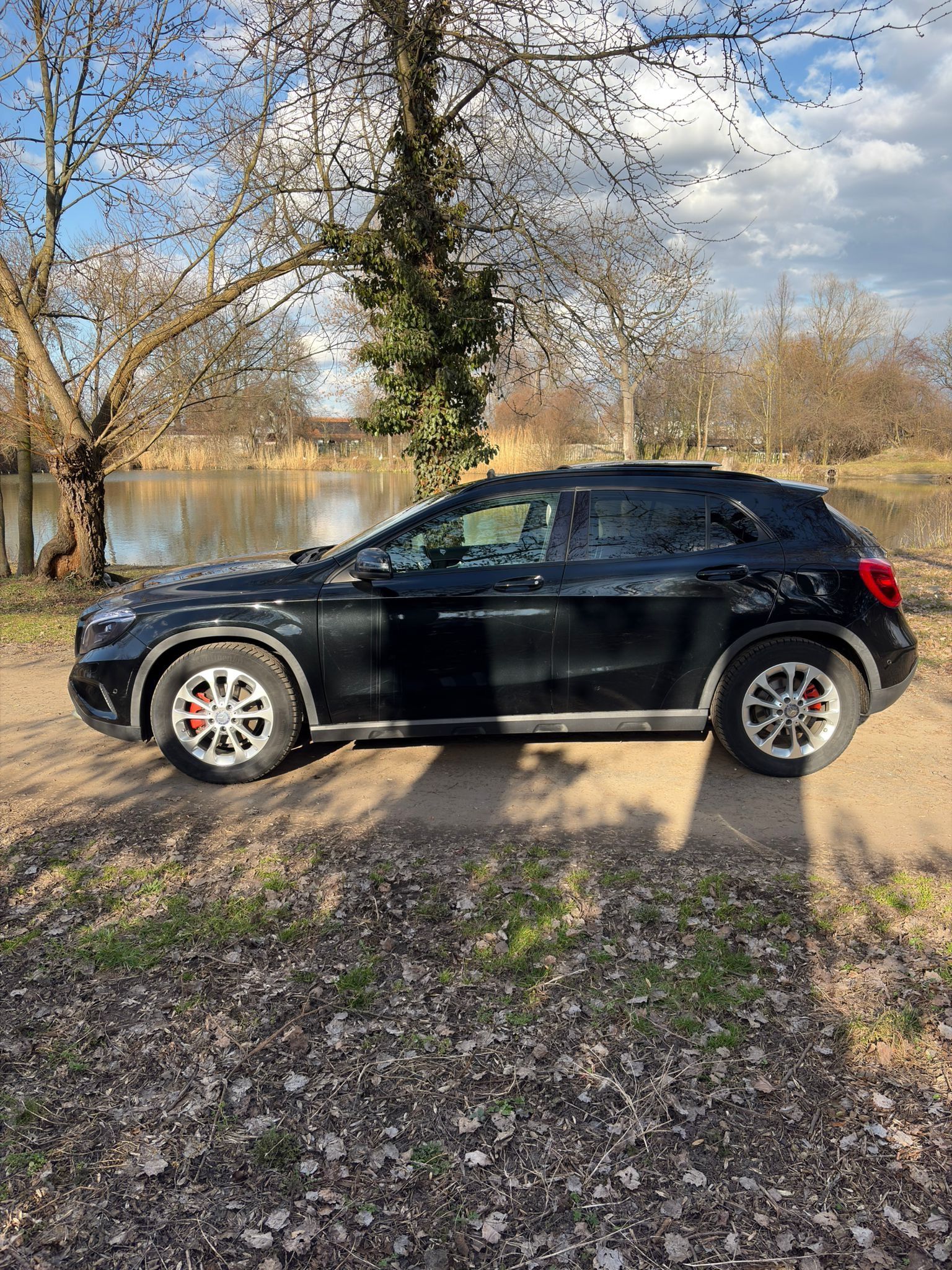 Mercedes-Benz GLA, Top výbava - fotka 3