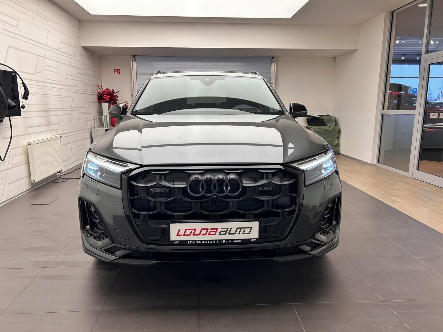 Audi Q7, SUV S line TDI quattro 210 kW - fotka 2
