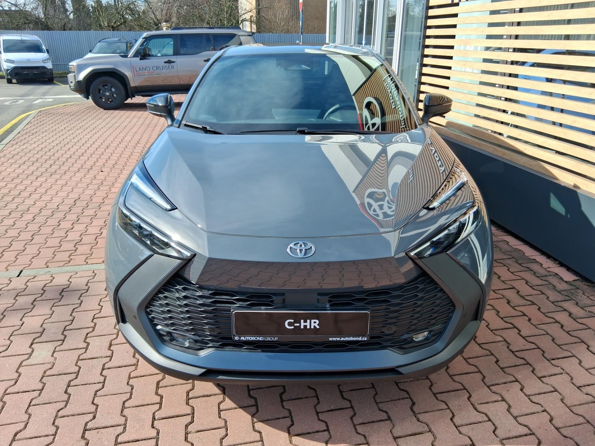 Toyota C-HR, 2,0 PHEV 4X2 STYLE - fotka 2