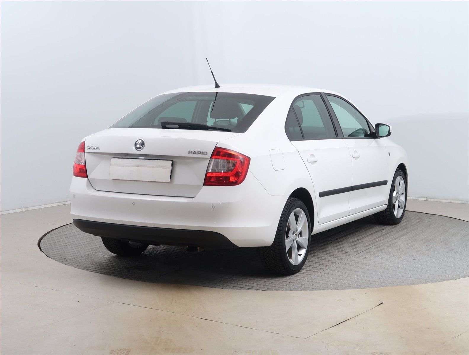 Škoda Rapid, 1.6 TDI, NOVÁ CENA, Klima - fotka 5