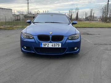 E92, 325i