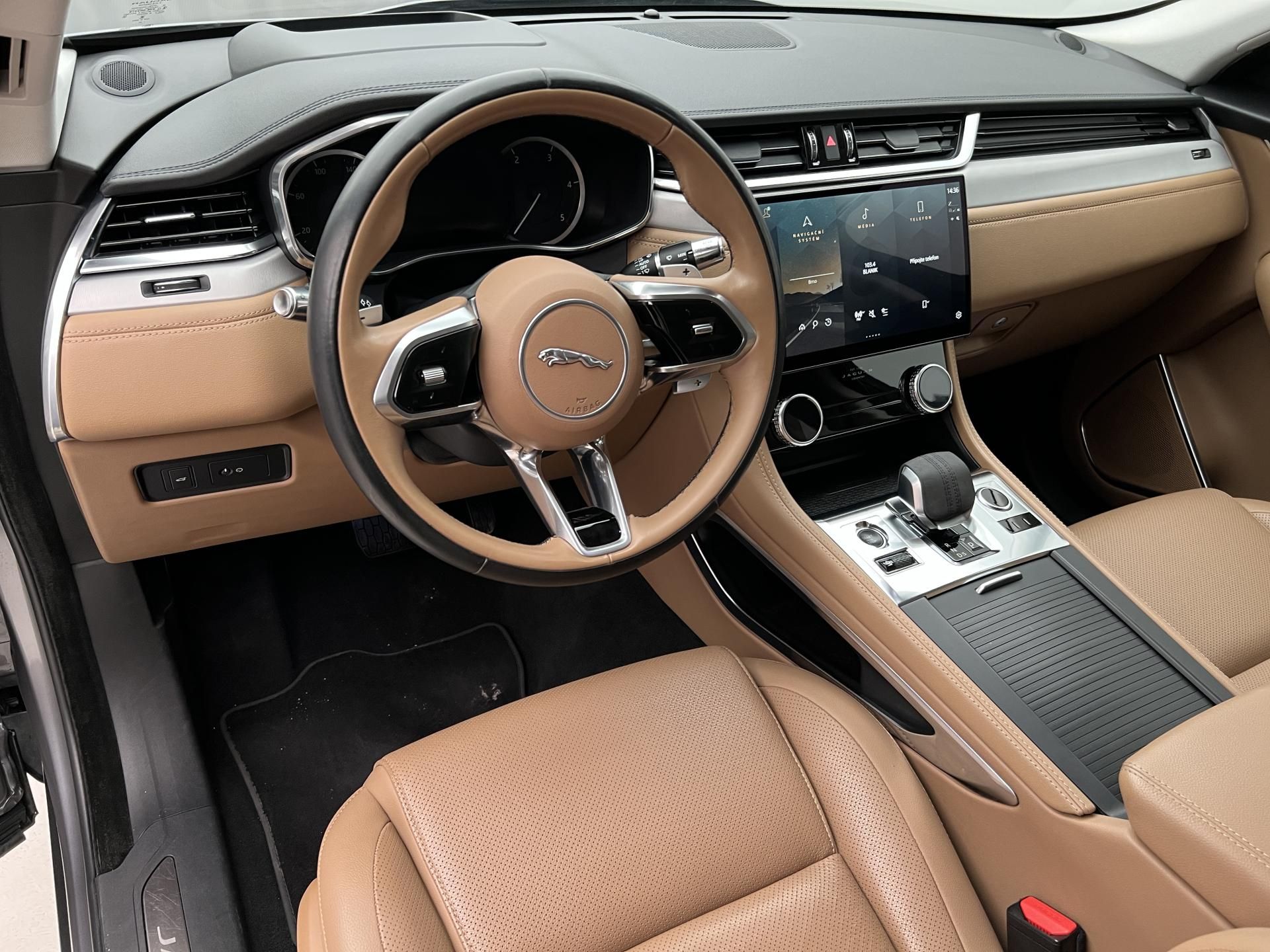 Jaguar F-Pace, D200 S AWD AUT - fotka 4