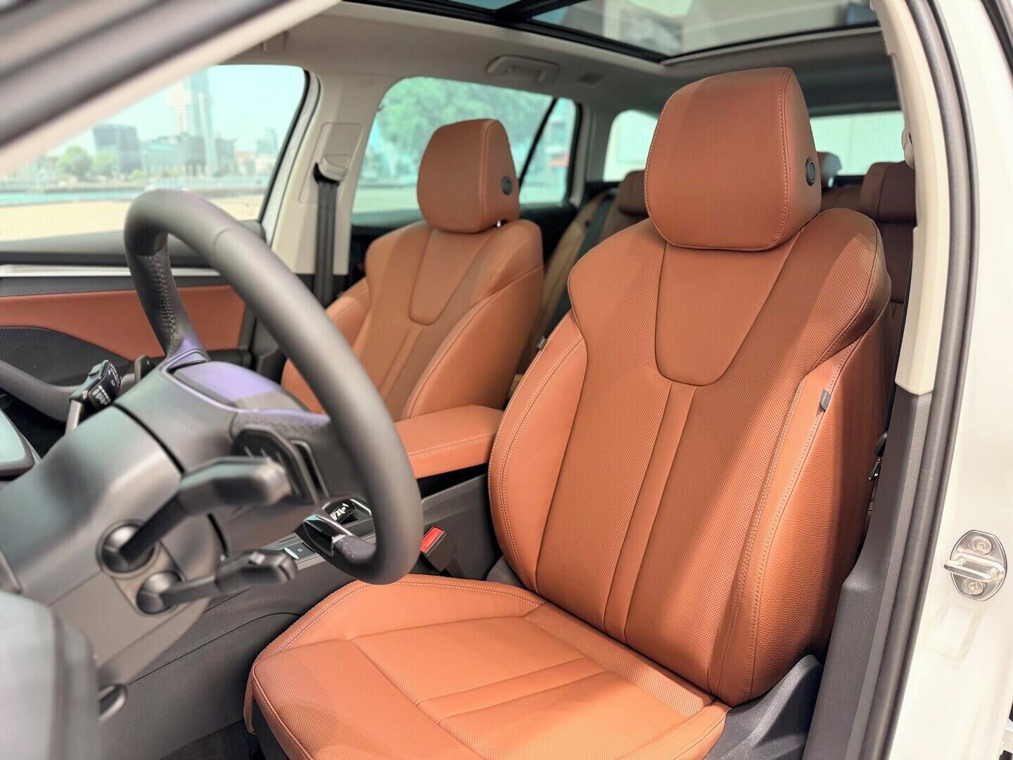 Škoda Octavia, Combi Exclusive Selection 2.0 - fotka 6