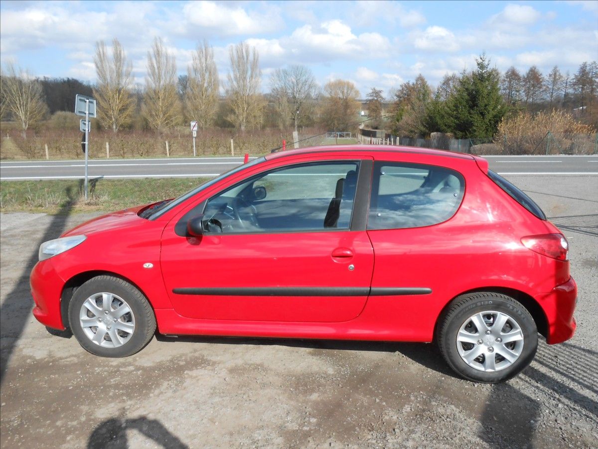 Peugeot 206, 1,1 i 44 kW PLUS Serviska - fotka 6