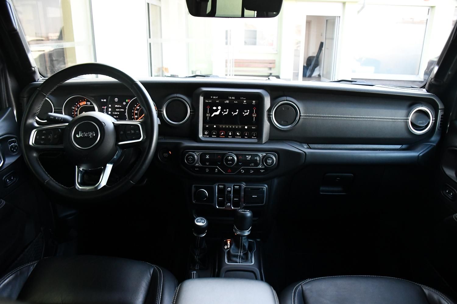 Jeep Wrangler, 2.2CRD UNLIMITED SAHARA 2xPNEU - fotka 6