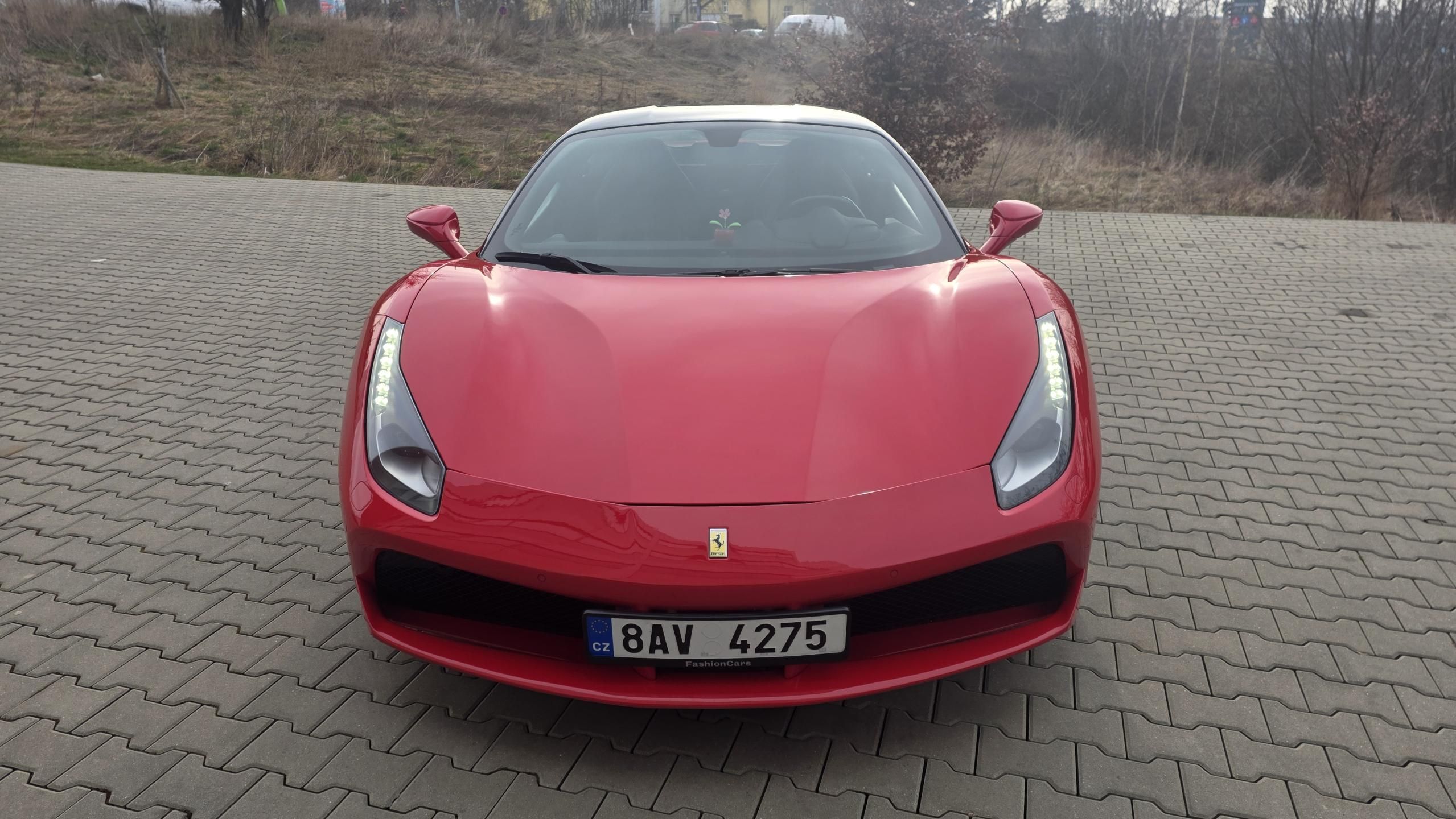 Ferrari 488, jako nové plný servis ZÁRUKA - fotka 2