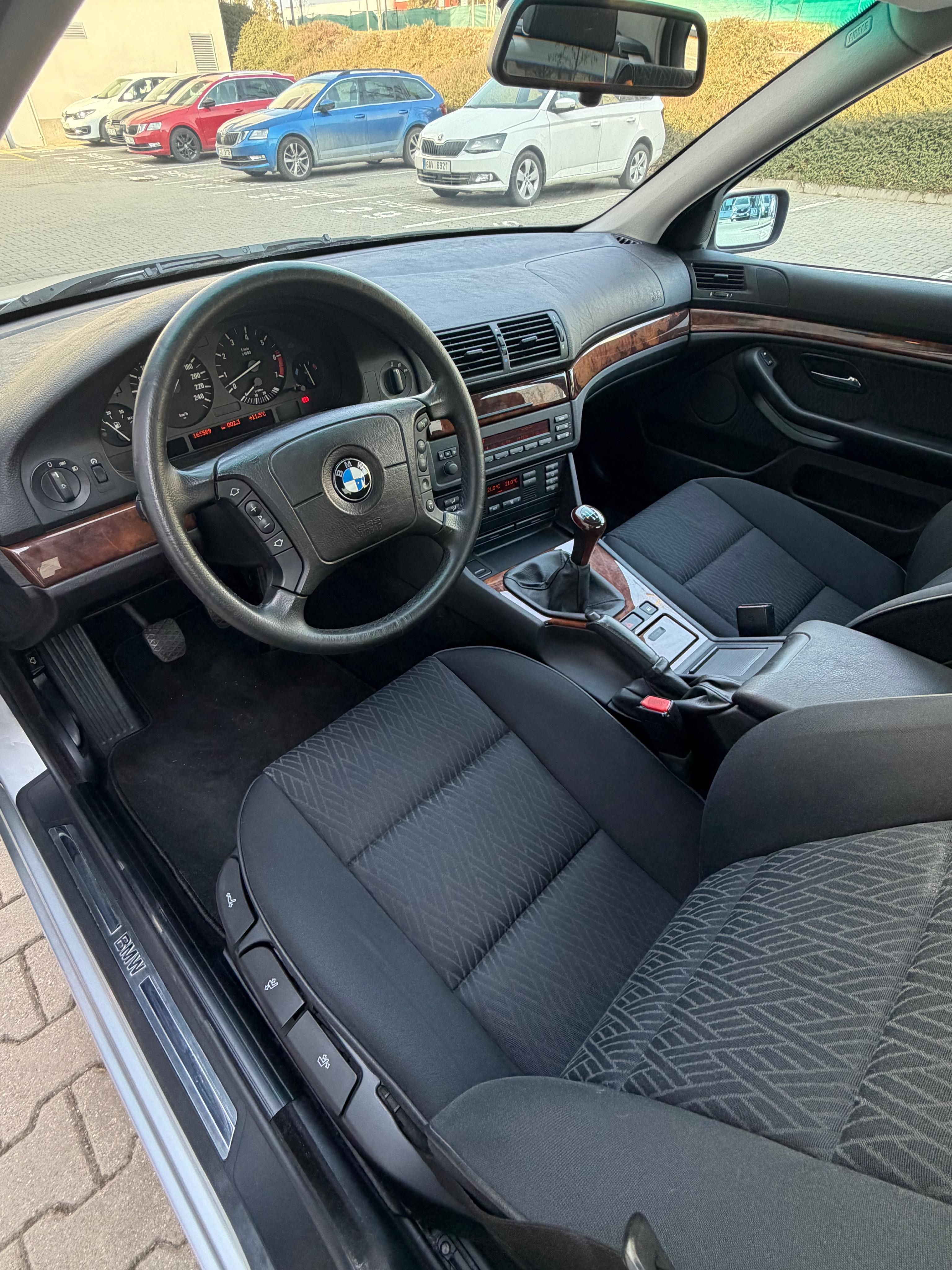BMW Řada 5, 540i Manuál - fotka 2