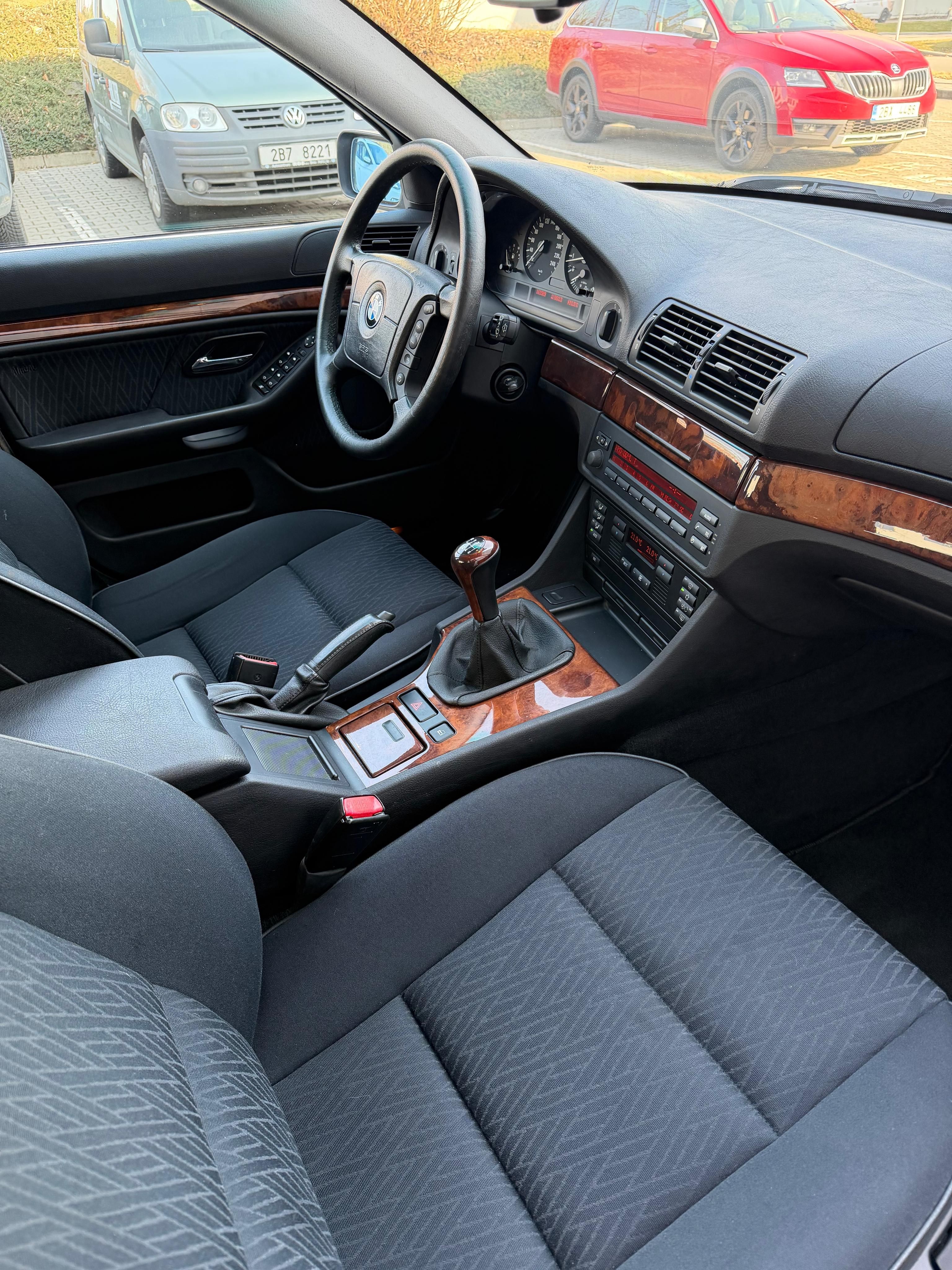 BMW Řada 5, 540i Manuál - fotka 3