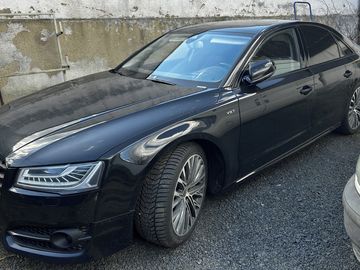 Plus 4.0 V8 605 PS Quattro