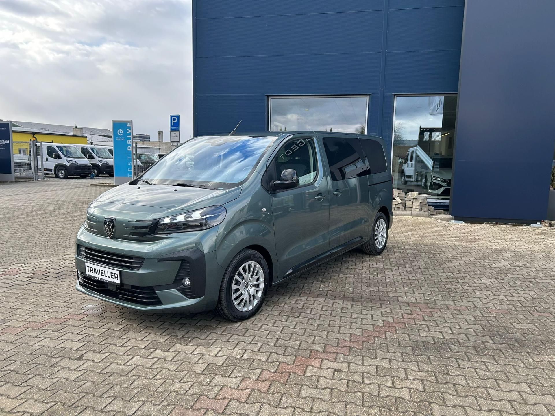 Peugeot Traveller, Active L2 2.2 BlueHDi 180 EAT8 - fotka 5