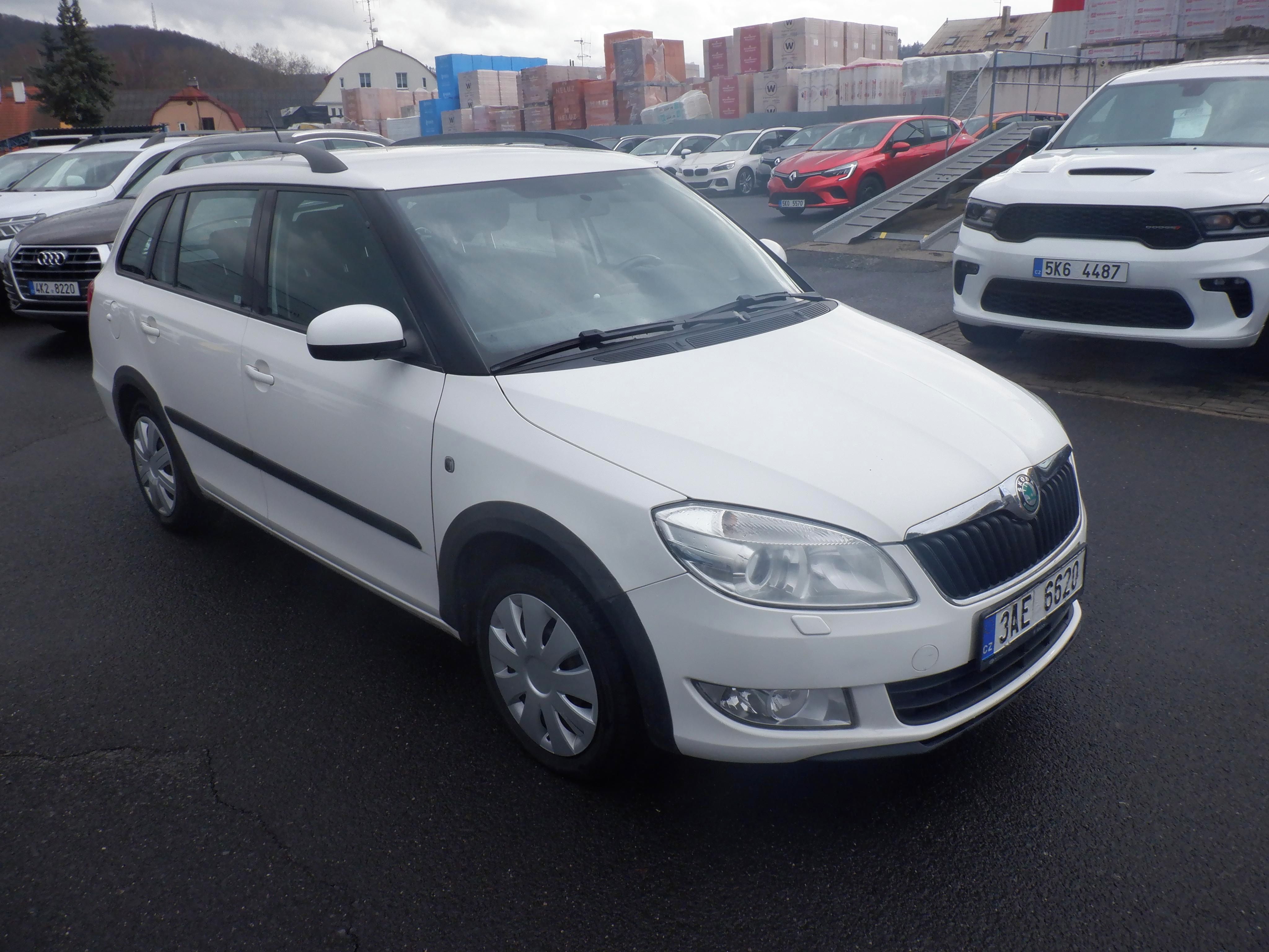 Škoda Fabia, 1.6 TDI 66kW Elegance kombi - fotka 3