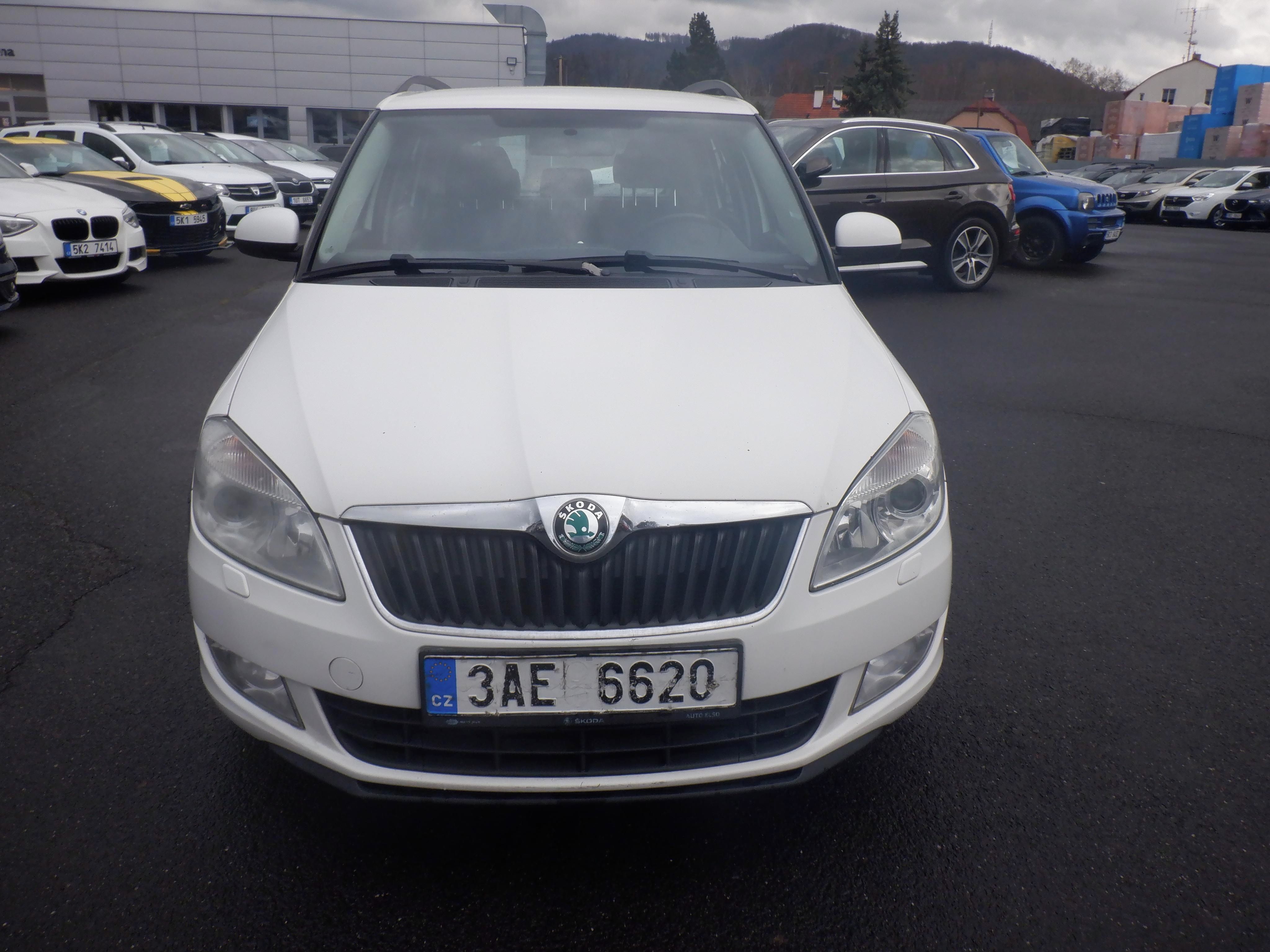 Škoda Fabia, 1.6 TDI 66kW Elegance kombi - fotka 2