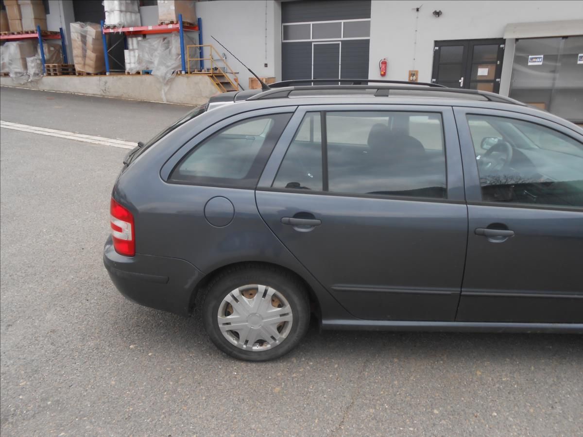 Škoda Fabia, 1,4 16V 59Kw - fotka 5