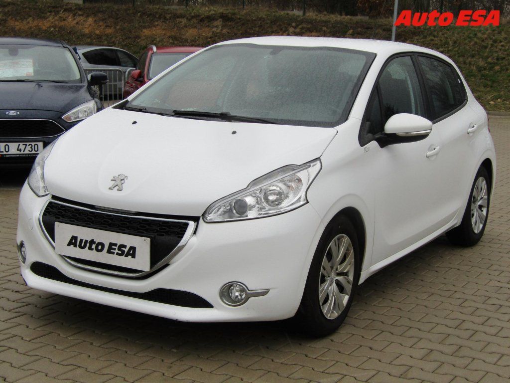 Peugeot 208, 1.2i,1.maj,ČR,AC,temp - fotka 3