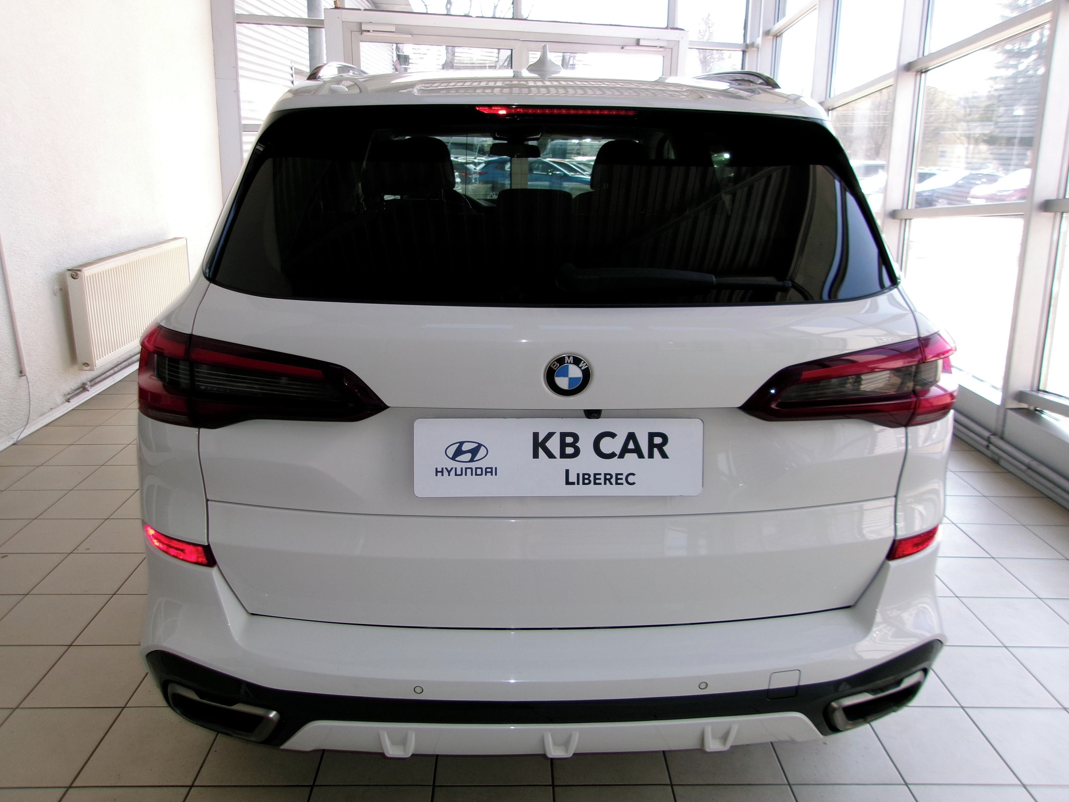 BMW X5, M50i 390kW xDrive - fotka 3