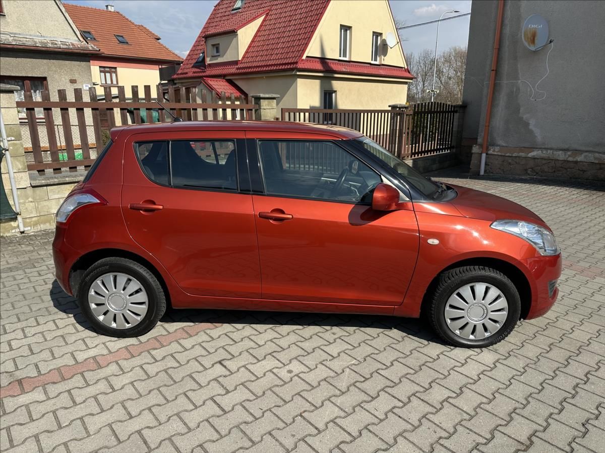 Suzuki Swift, 1,2 4x4 - fotka 2