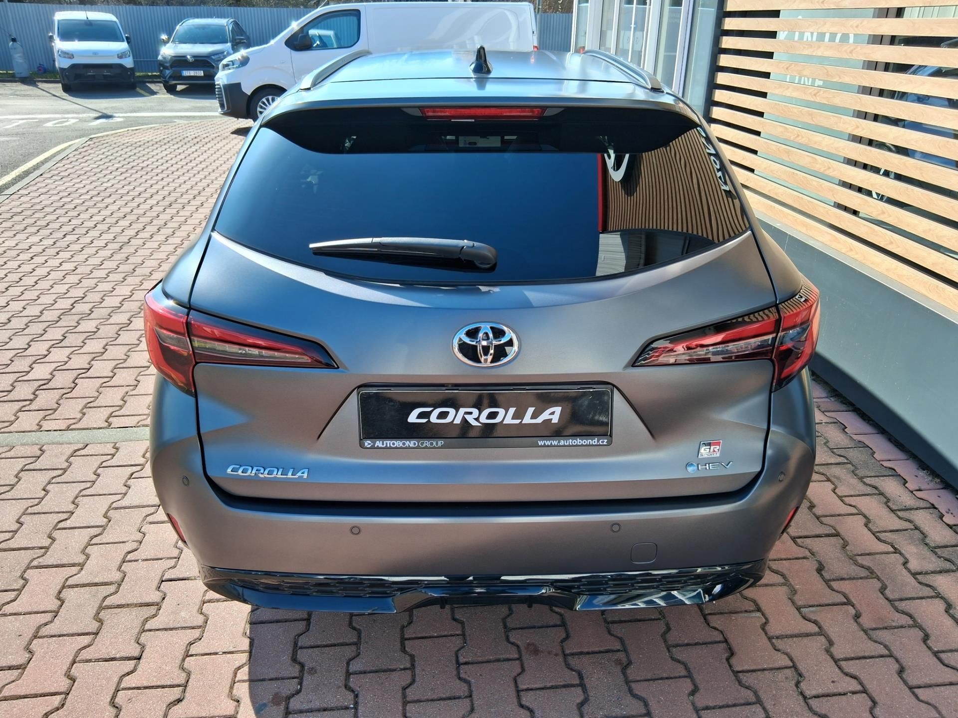 Toyota Corolla, 2,0 HEV GR SPORT - MATNÁ ŠEDÁ - fotka 6