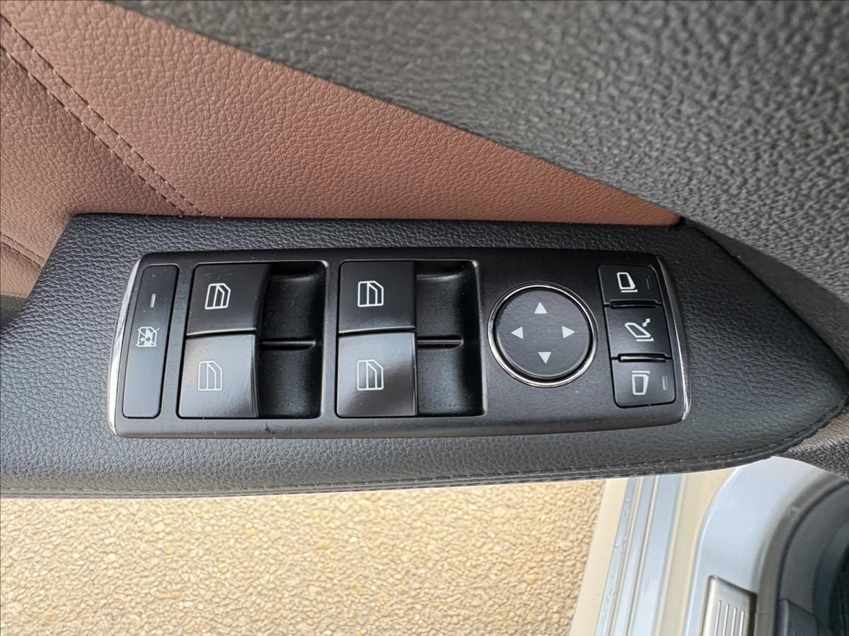 Mercedes-Benz Třídy E, 2,2 250CDi AVG,Xenon,Šíbr,Kůže - fotka 4