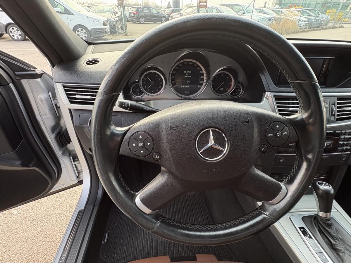 Mercedes-Benz Třídy E, 2,2 250CDi AVG,Xenon,Šíbr,Kůže - fotka 6