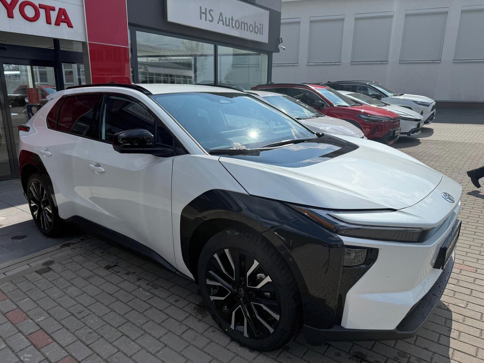 Toyota bZ4X, 4x4 73.1kWh 343PS Executive - fotka 5