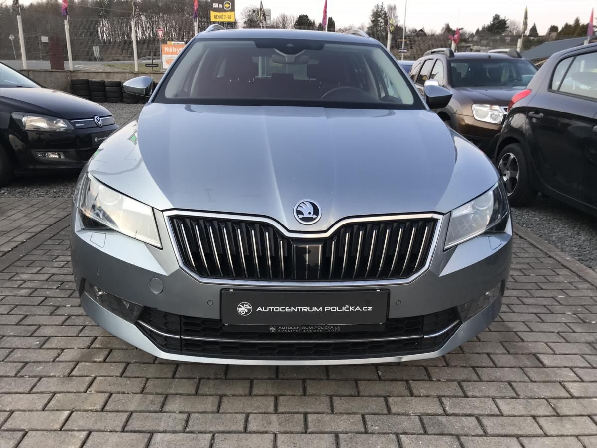 Škoda Superb, 1,6 - fotka 3