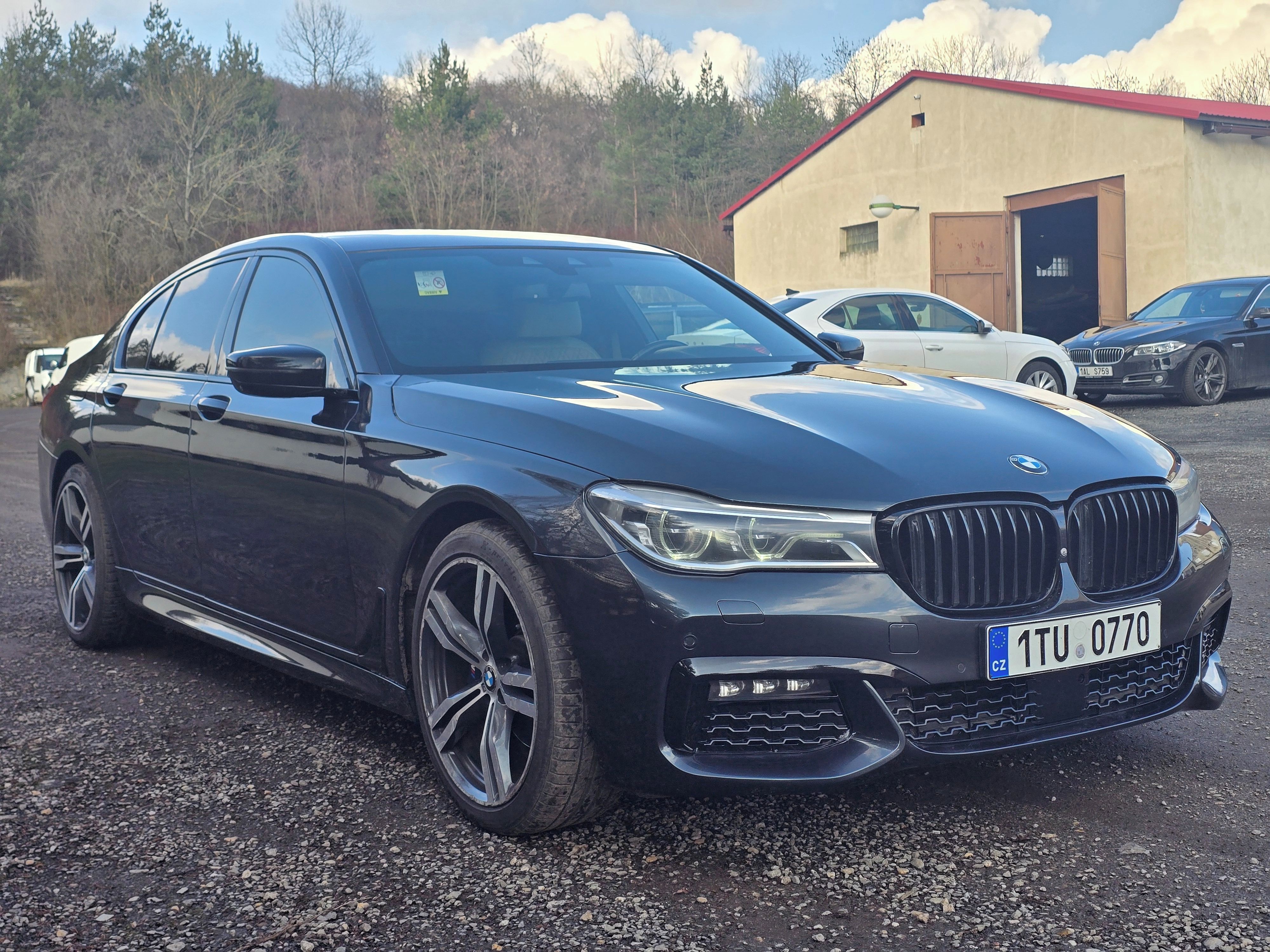 BMW Řada 7 - fotka 2