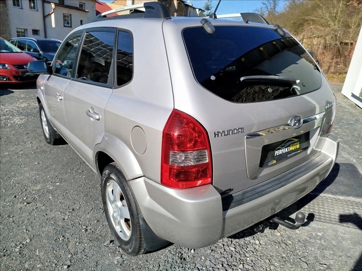 Hyundai Tucson, 2,0 i 104kW, BOHATÁ VÝBAVA - fotka 4