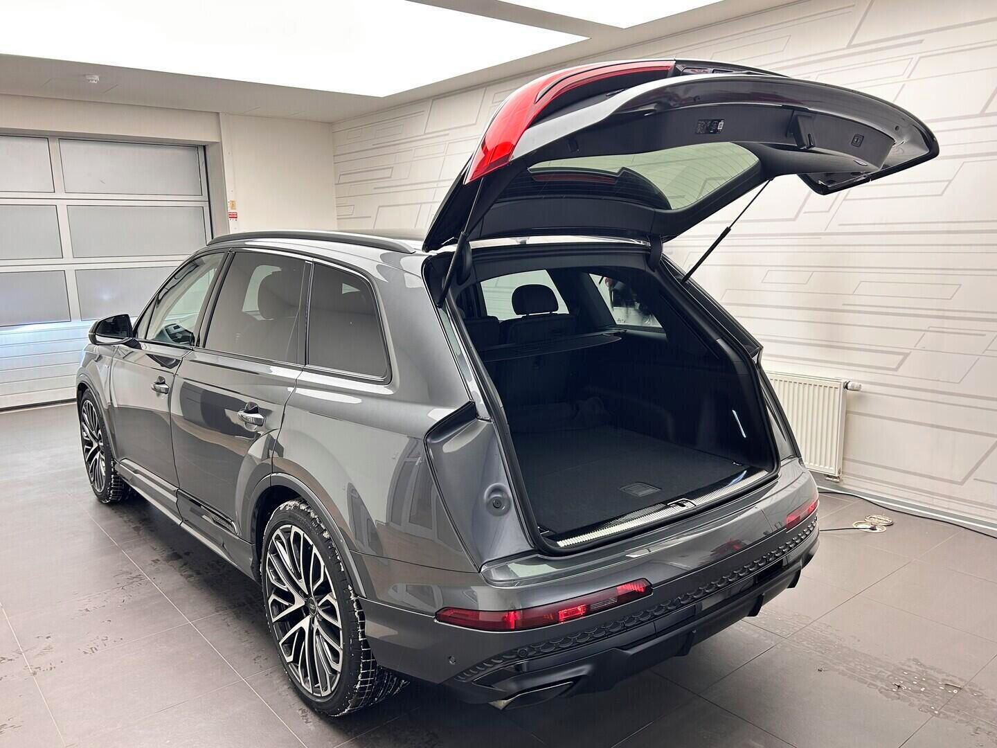 Audi Q7, SUV S line TDI quattro 210 kW - fotka 6