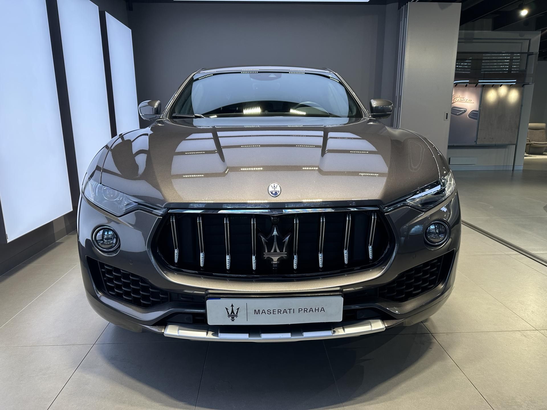 Maserati Levante, GT 330HP Zegna Interior - fotka 2