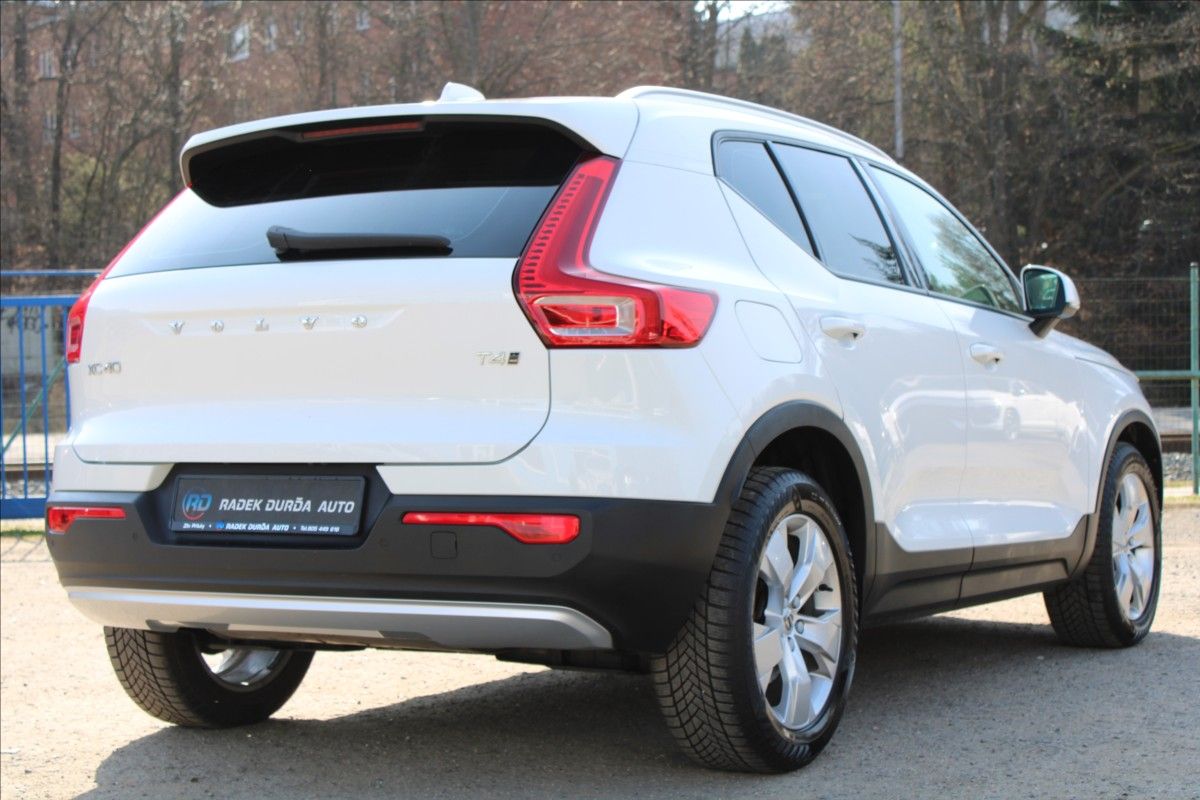 Volvo XC40, 2,0 T4  1MAJ,4x4,MOMENTUM PRO - fotka 5
