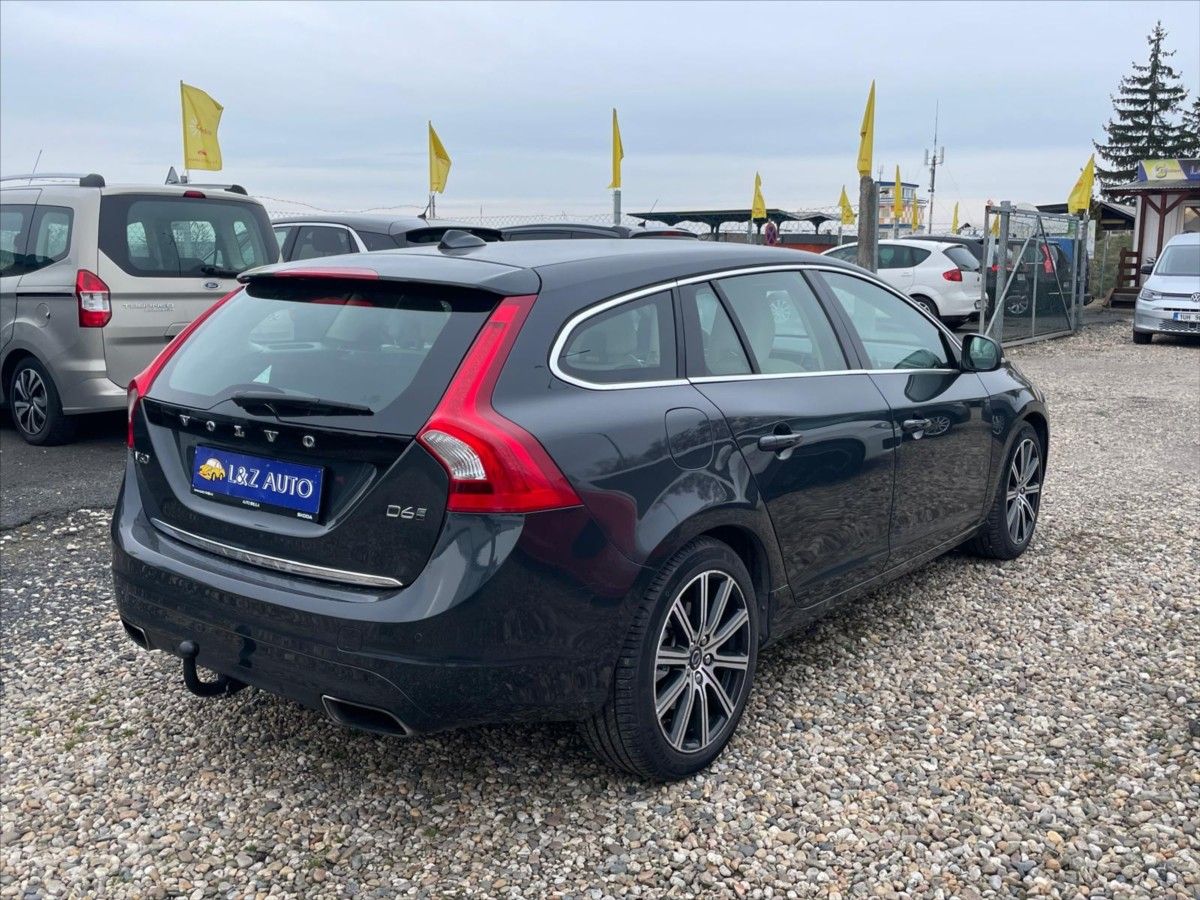 Volvo V60, 2,4 D- PLUG IN HYBRID SUMMUM - fotka 6
