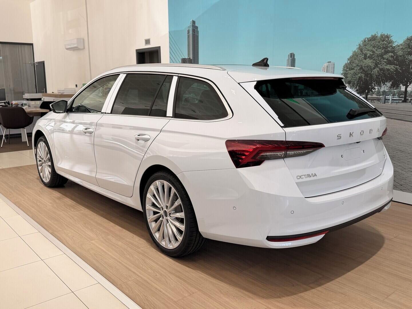 Škoda Octavia, Combi Exclusive Selection 2.0 - fotka 3