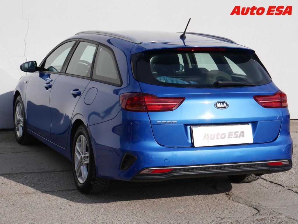 Kia Cee´d, 1.6 CRDi,ČR,AC,temp - fotka 4