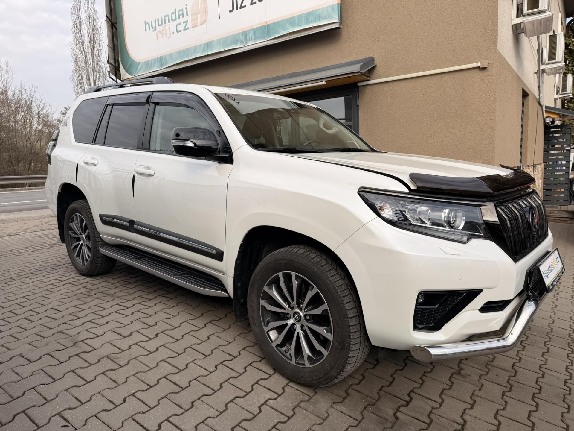 Toyota Land Cruiser, 2.8-MAX.VÝBAVA-TAŽNÉ 3t-DPH - fotka 4