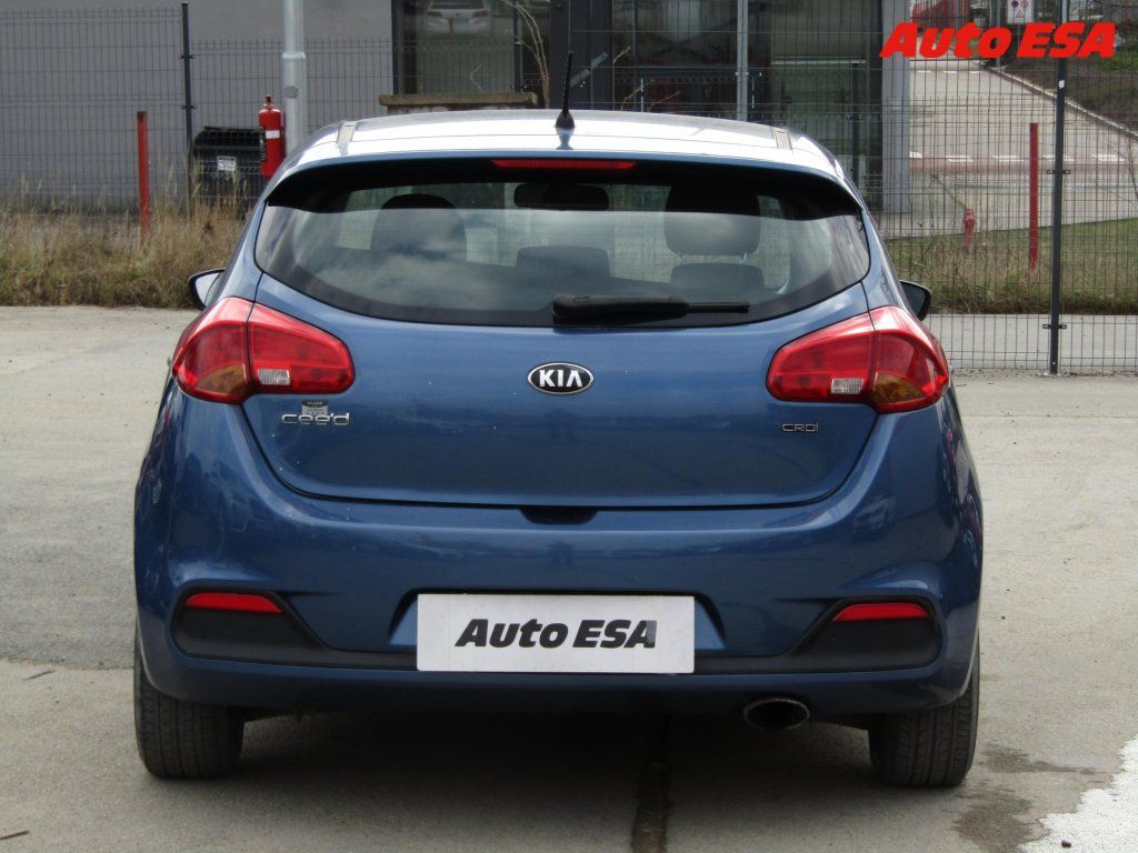 Kia Cee´d, 1.4 CRDi,ČR,AC,+kola - fotka 5
