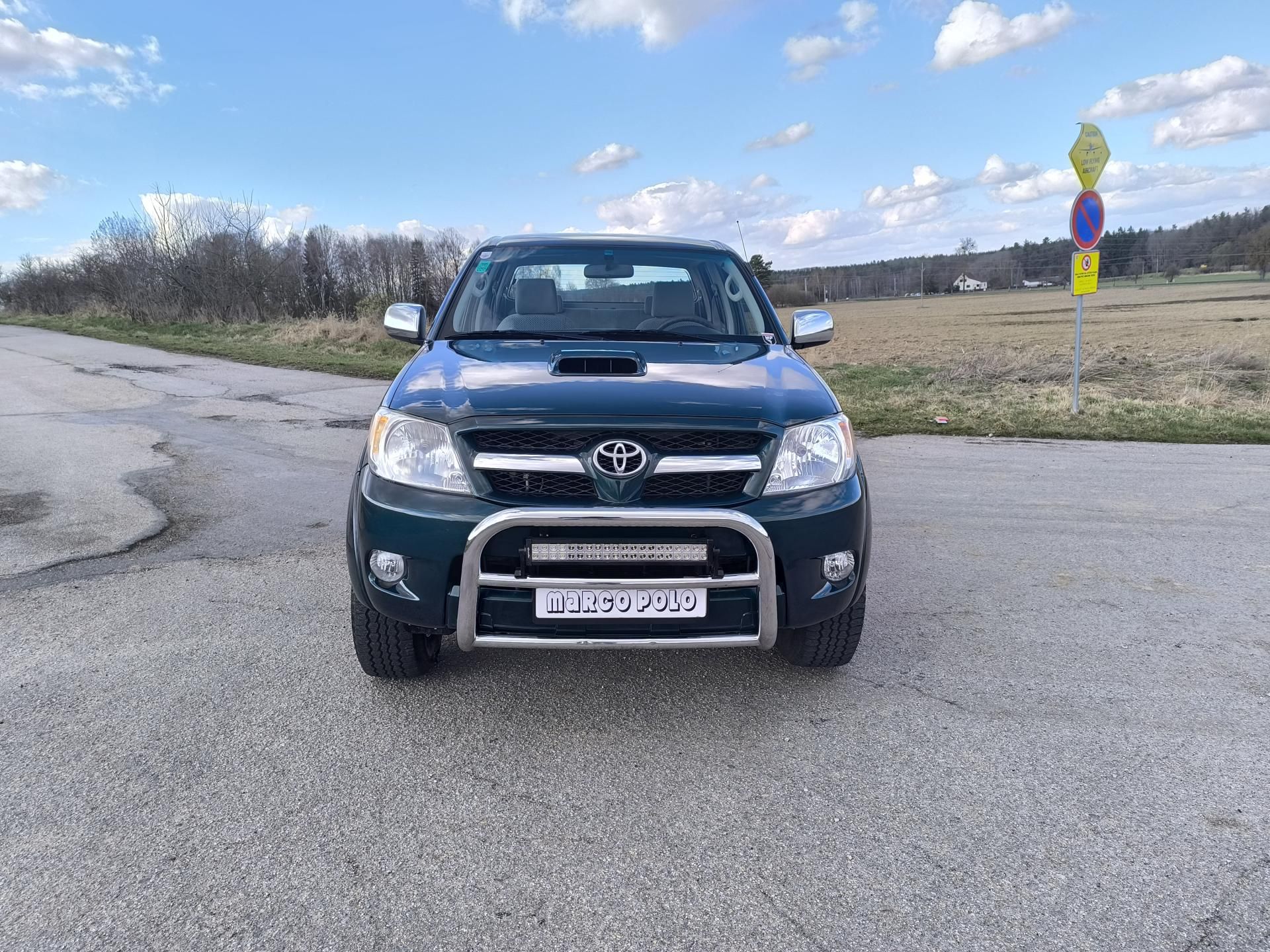 Toyota Hilux, 2.5 D-4D SERVISNÍ KN,DOL KM - fotka 2