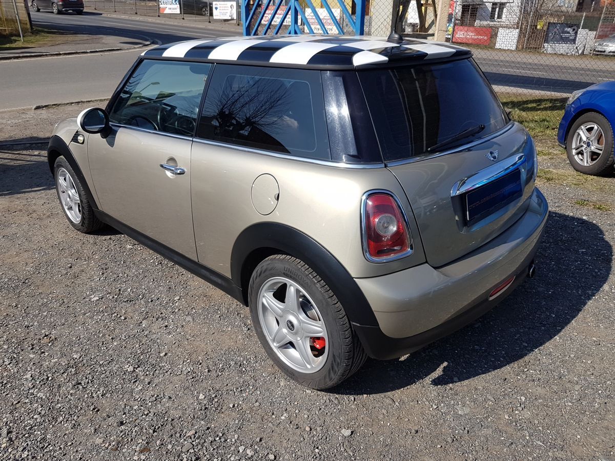 Mini Cooper, 1.6i 88KW 6RYCHLOSTÍ - fotka 4