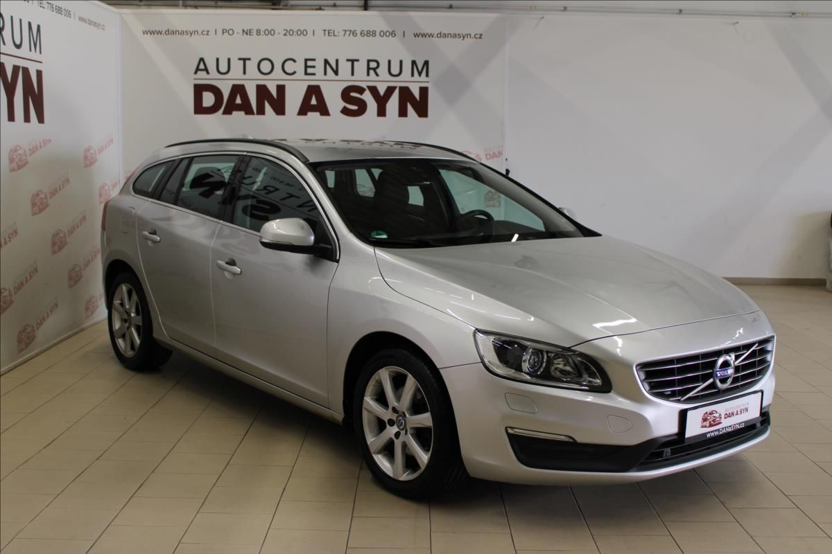 Volvo V60, 2,0 D3 Geartronic Momentum - fotka 3