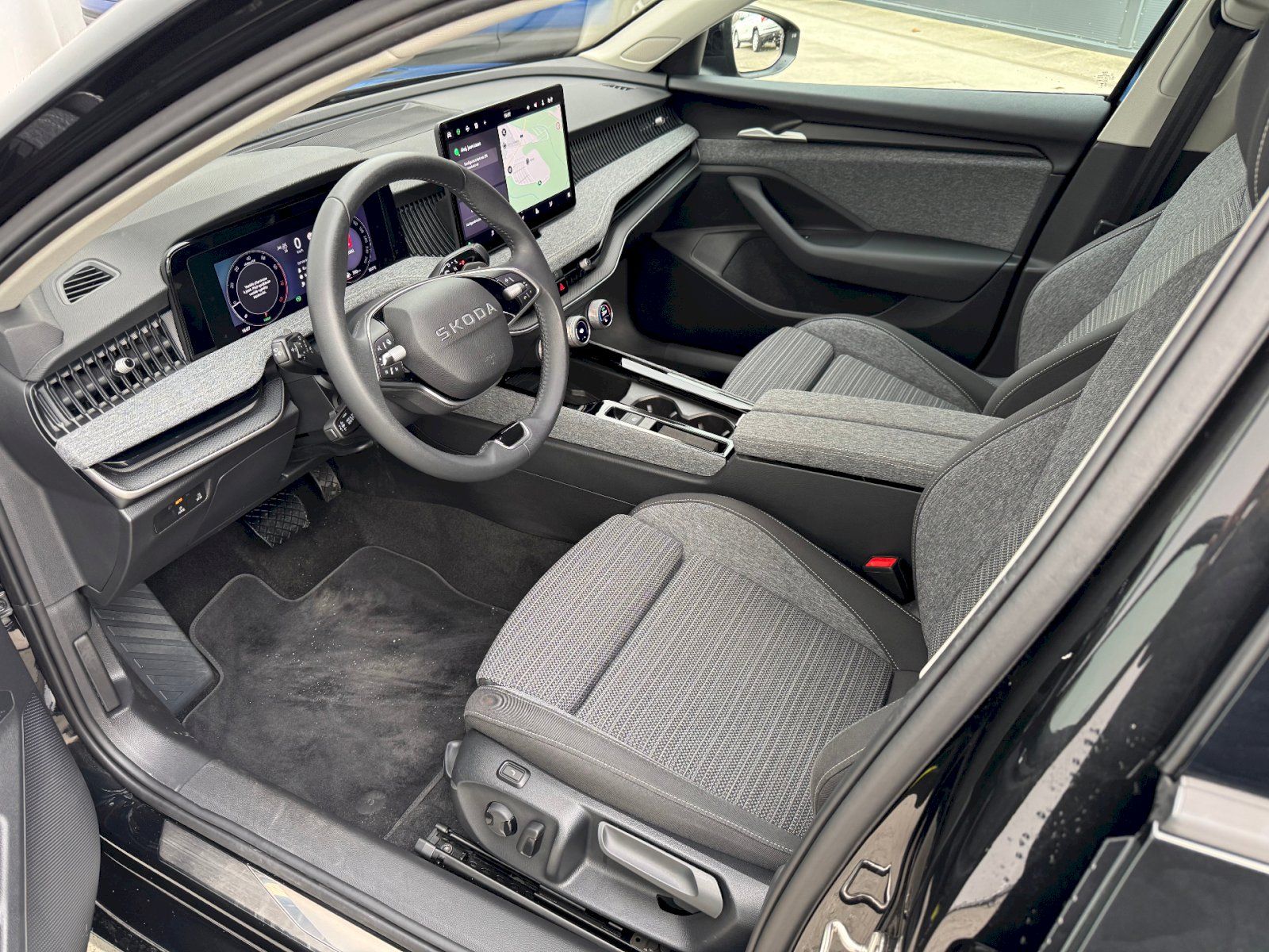 Škoda Superb, DSG 1.5 e-TSI 110 kW Selection - fotka 6