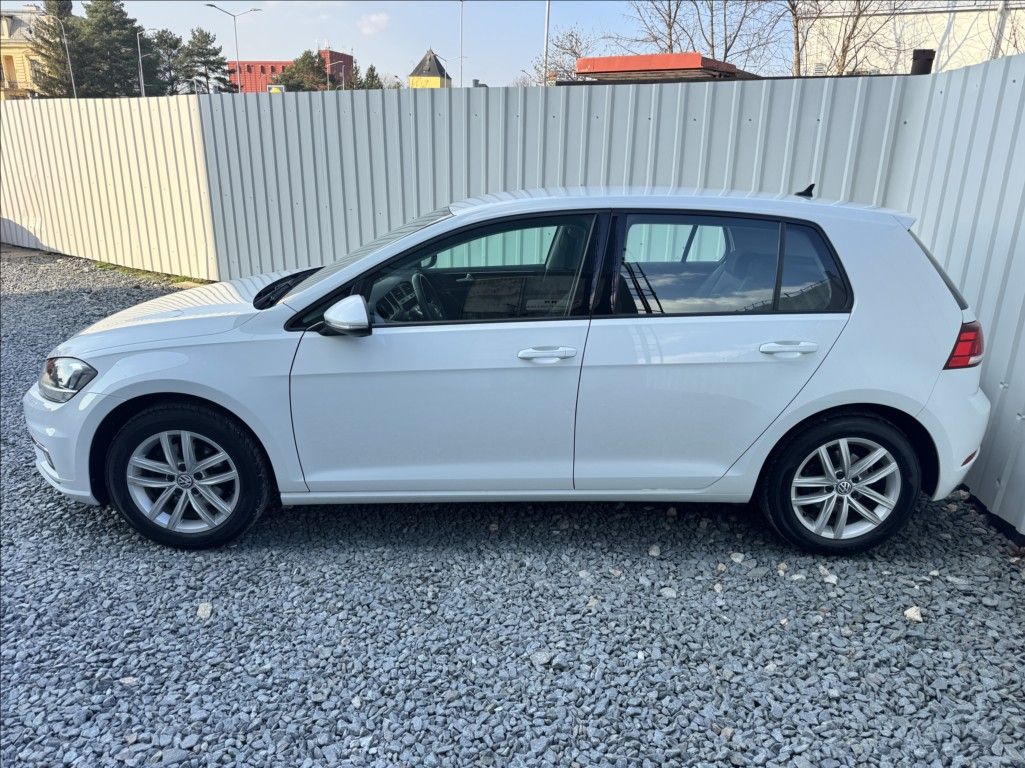 Volkswagen Golf, 2,0 TDI HIGHLINE DPH 1.maj ČR - fotka 4
