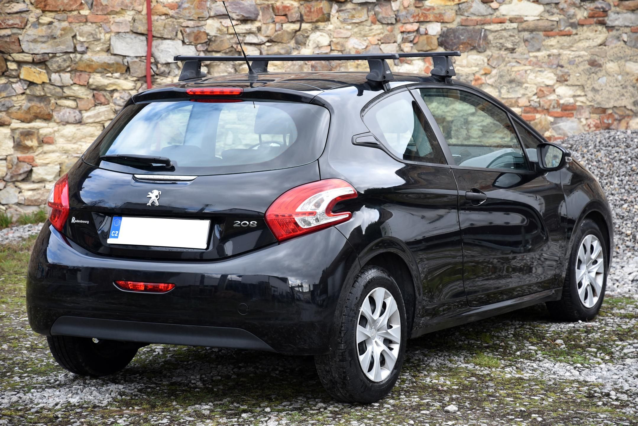 Peugeot 208, 1.2i, motor - spotřeba oleje - fotka 3
