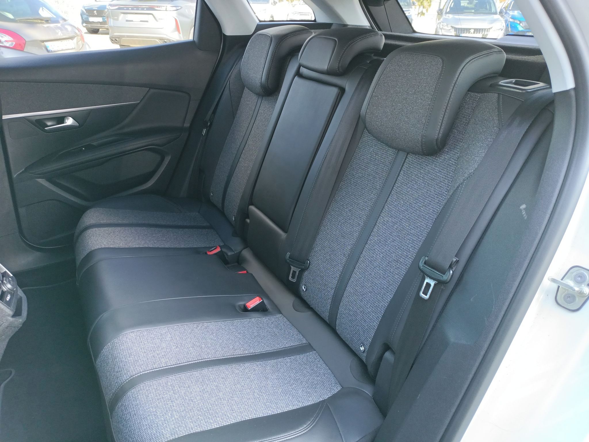 Peugeot 3008, ALLURE 1.6 BlueHDi 120 S&S MAN - fotka 5
